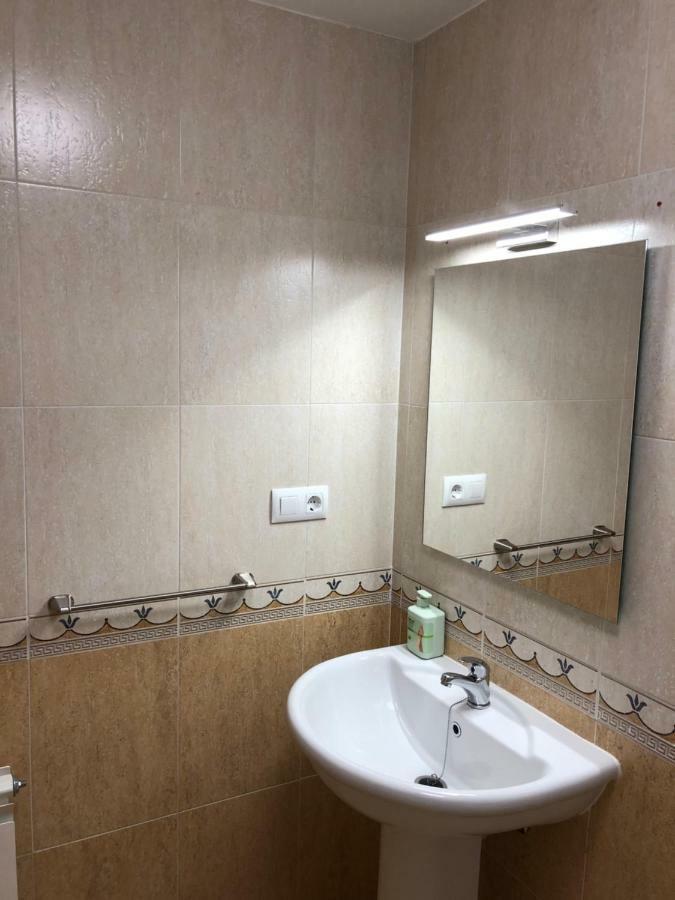 Piso Vacacional en Avilés Appartamento Esterno foto